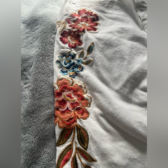 DRIFTWOOD White Jeans with Multicolor Floral Embroidery - Picture 3 of 9